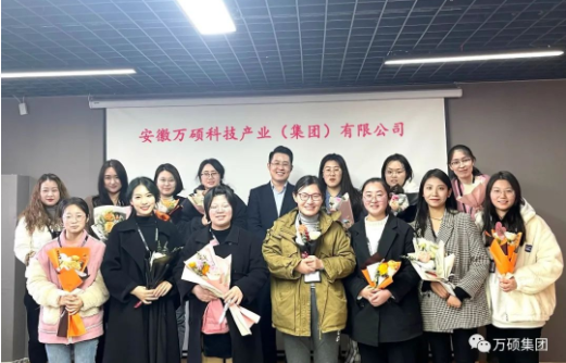 与花相伴,绽放芳华——安徽EMC易倍(中国)科技产业（集团）有限公司举办“女神节--花束DIY”活动